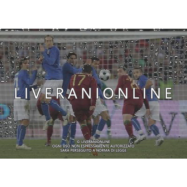 Zurigo (CH) 06-02-2008 amichevole preparazione euro 2008 italia-portogallo 3 : 1 nella foto punizione cristiano ronaldo ph marco luzzani/ag aldo liverani s.a.s.