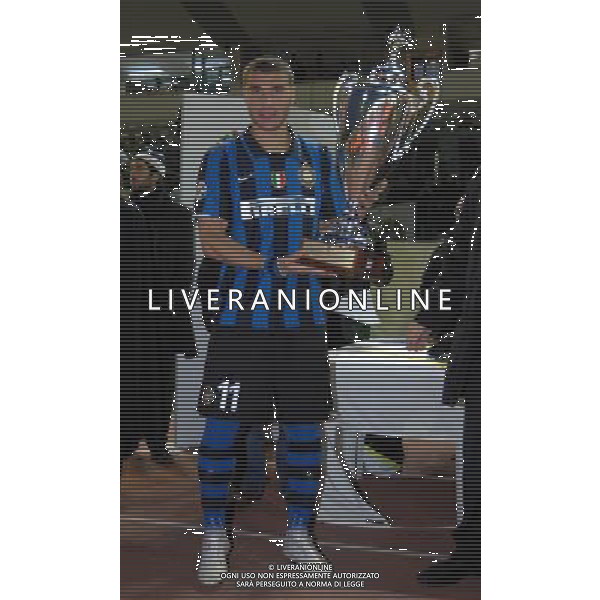 60° Coppa Carnevale di Viareggio 2008 Viareggio - 13.02.2008 Inter-Empoli Nella Foto:RIBAS BARBATO CON LA COPPA /Ph.Vitez-Ag. Aldo Liverani