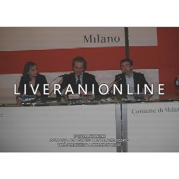 MILANO, 18/02/2008 PRESENTAZIONE CICLO LETTURE \' ESPERIMENTI DANTESCHI\'. NELLA FOTO: ASSESSORE GIOVANNI TERZI E STUDENTI DELL\'UNIVERSITA\' STATALE. FOTO ANTONIO SORANO - AG. ALDO LIVERANI sas