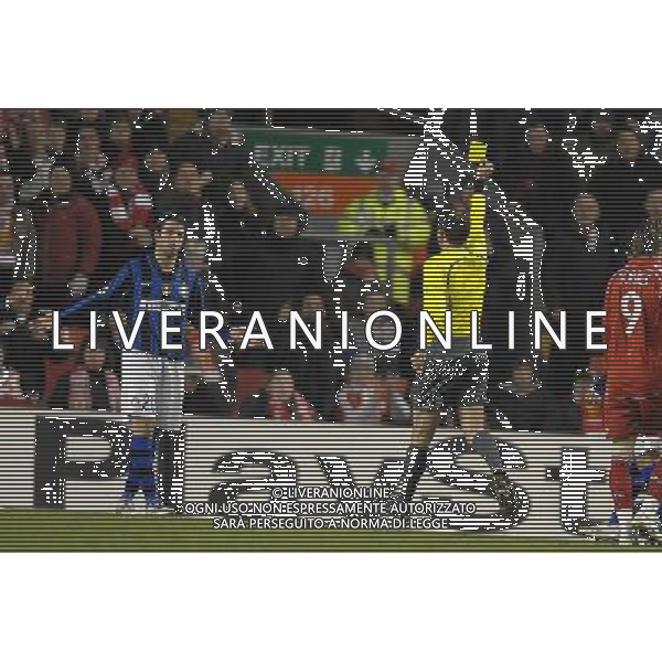 Liverpool - Inter 19.02.2008 Champions League 2007/2008 Ottavi di Finale Andata Nella Foto: cristian Chivu ammonizione Ph.Vitez/Ag. Aldo Liverani