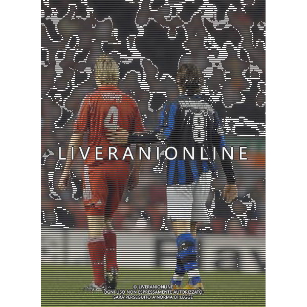 Liverpool - Inter 19.02.2008 Champions League 2007/2008 Ottavi di Finale Andata Nella Foto: zlatan Ibrahimovic e Hyppia Ph.Vitez/Ag. Aldo Liverani