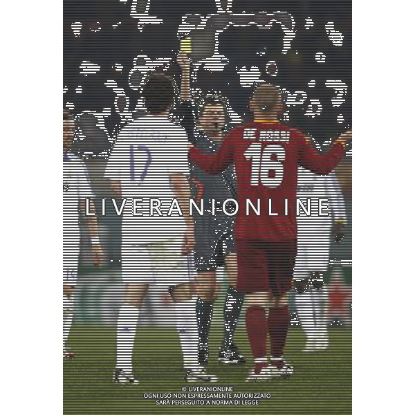 Roma - Real Madrid 19/02/2008 Uefa Champions League 2007/2008 - Ottavi di finale di andata nella foto: ammonizione di daniele De Rossi ph Corradetti / ag. Aldo Liverani