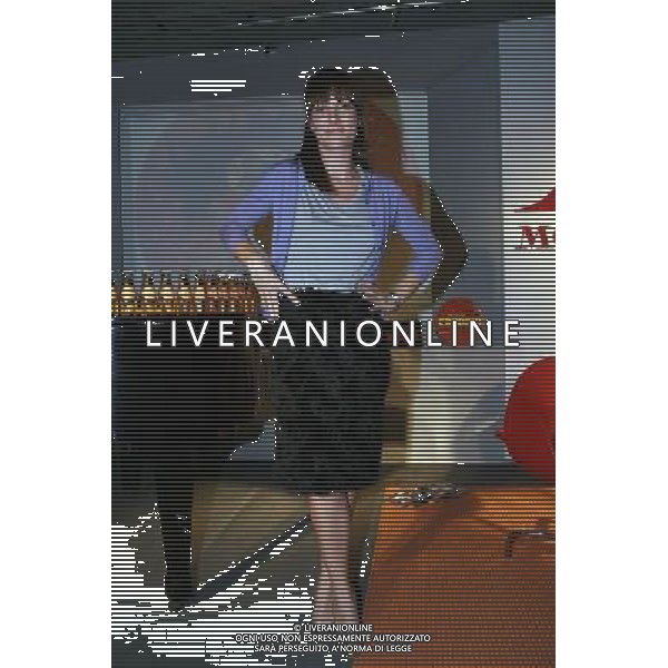 VICTORIA CABELLO PRESENTAZIONE DI \' QUESTIONE DI PEELING\' - IL LIBRO DEL GORILLA ALLA MONDADORI RETAIL DI VIA MARGHERA A MILANO. FOTO ANTONIO SORANO - AG. ALDO LIVERANI sas 