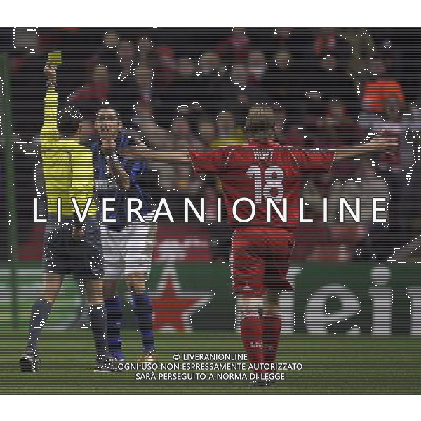 Arbitro Frank De Bleeckere estrae il secondo cartellino giallo per l\'espulsione di Marco Materazzi Liverpool - Internazionale Milan - Champions League Anfield in Liverpool (UK) on 19/02/2008 Picture By Marcello Pozzetti©IPS/Ag. Aldo Liverani ONLY ITALY 