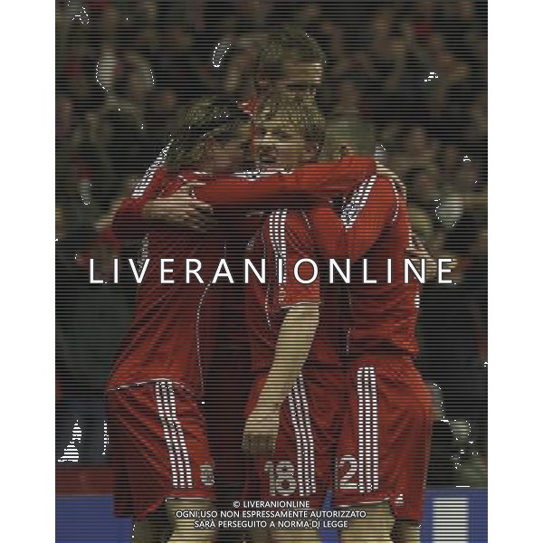 abbracci esultanza dopo il gol di Dirk Kuyt del 1-0 Liverpool - Internazionale Milan - Champions League Anfield in Liverpool (UK) on 19/02/2008 Picture By Marcello Pozzetti©IPS/Ag. Aldo Liverani ONLY ITALY 