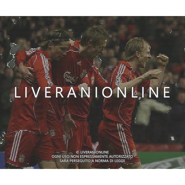 abbracci esultanza dopo il gol di Dirk Kuyt del 1-0 Liverpool - Internazionale Milan - Champions League Anfield in Liverpool (UK) on 19/02/2008 Picture By Marcello Pozzetti©IPS/Ag. Aldo Liverani ONLY ITALY 