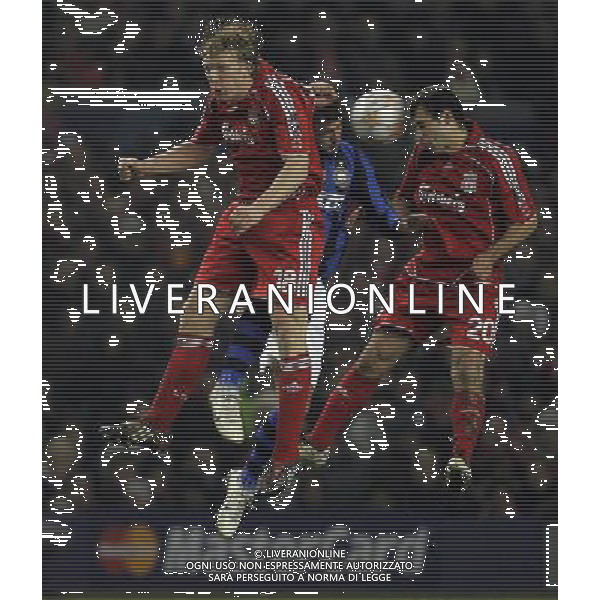 Maxwell tra Javier Mascherano e Dirk Kuyt Liverpool - Internazionale Milan - Champions League Anfield in Liverpool (UK) on 19/02/2008 Picture By Marcello Pozzetti©IPS/Ag. Aldo Liverani ONLY ITALY 