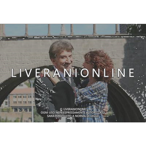TELEFILM\'IL MARESCIALLO ROCCA E L\'AMICO D\'INFANZIA\' NELLA FOTO Gigi Proietti, Veronica Pivetti AG ALDO LIVERANI