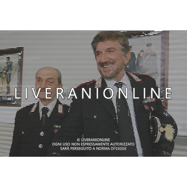 TELEFILM\'IL MARESCIALLO ROCCA E L\'AMICO D\'INFANZIA\' NELLA FOTO Gigi Proietti CON SERGIO FIORENTINI AG ALDO LIVERANI