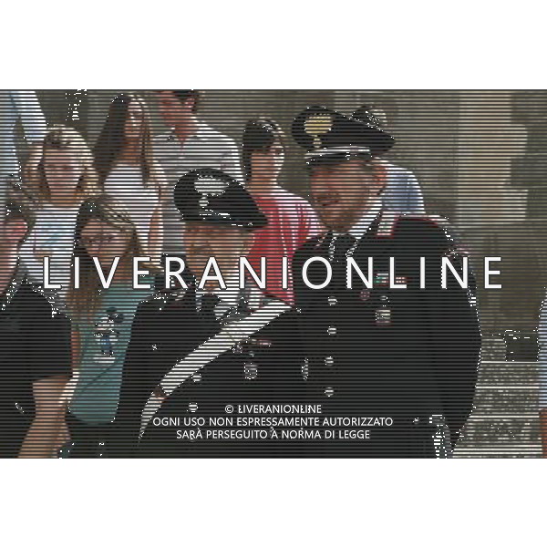 TELEFILM\'IL MARESCIALLO ROCCA E L\'AMICO D\'INFANZIA\' NELLA FOTO Gigi Proietti CON SERGIO FIORENTINI AG ALDO LIVERANI