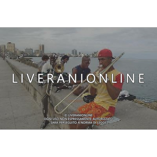 CUBA - HABANA NELLA FOTO: MUSICISTI CHE SUONANO SUL MALECON PH. ANDREA BUSI-AG ALDO LIVERANI