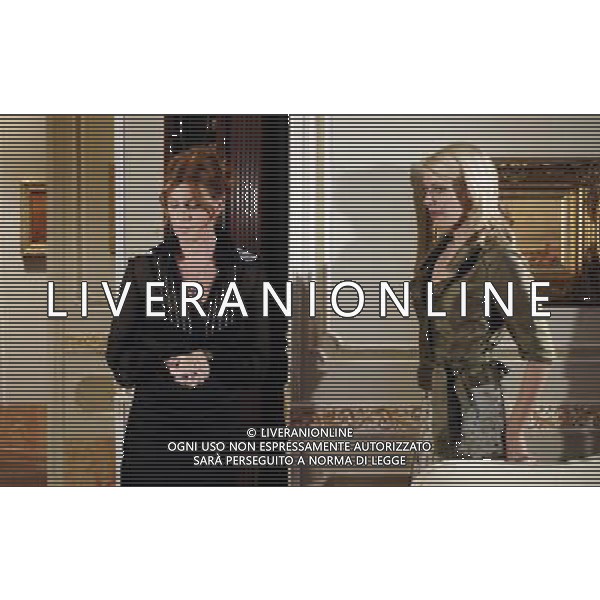 FICTION TELEVISIVA \'CENTO VETRINE\' NELLA FOTO, DA SINISTRA: RAFFAELLA BERGE\' (MARINA) E MARIANNA DE MICHELI (CAROL) AG ALDO LIVERANI