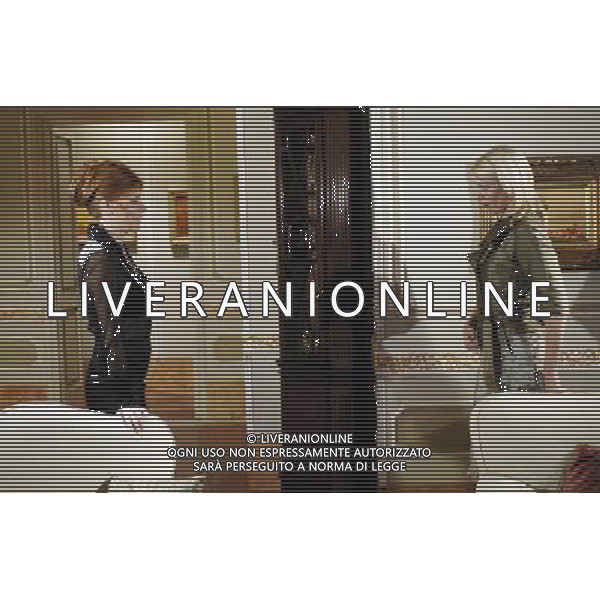 FICTION TELEVISIVA \'CENTO VETRINE\' NELLA FOTO, DA SINISTRA: RAFFAELLA BERGE\' (MARINA) E MARIANNA DE MICHELI (CAROL) AG ALDO LIVERANI