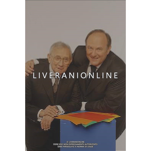 TRASMISSIONE TELEVISIVA\'LA CORRIDA\' NELLA FOTO: IL MAESTRO ROBERTO PREGADIO E GERRY SCOTTI ag aldo liverani 