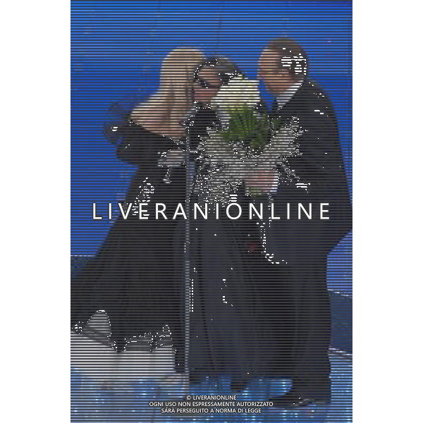 58mo Festival della Canzone Italiana Terza Serata Sanremo 28/02/2008 nella foto Pippo Baudo e Loredana Berte\' in coppia con Ivana Spagna ph Gazzaniga/Ag. Aldo Liverani sas