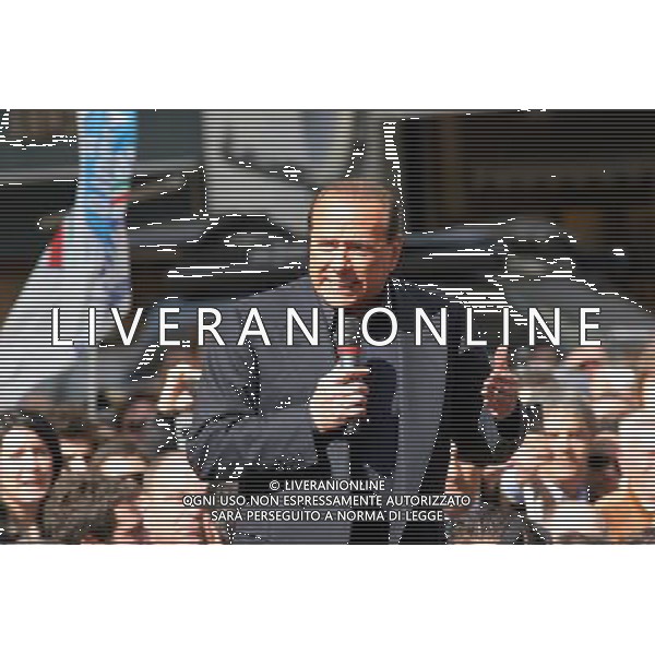 BARI,01/03/2008 POLITITICA - CAMPAGNA ELETTORALE NELLA FOTO IL PRESIDENTE DEL PDL SILVIO BERLUSCONI QUESTA MATTINA A BARI IN PIAZZA SAN FERDINANDO foto iessepi-AG ALDO LIVERANI