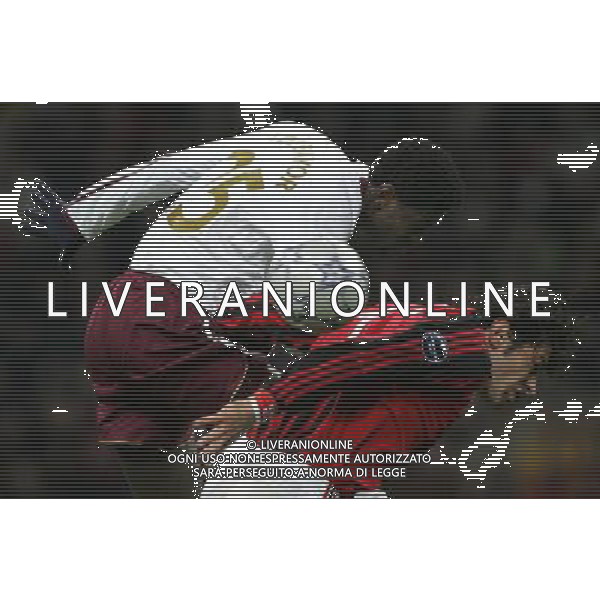 Milan - Arsenal Ottavi di finale di ritorno Champions League 04/03/2008 nella foto adebayor e kaladze ph luzzani/Ag. Aldo Liverani sas
