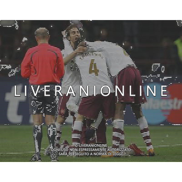 Milan - Arsenal Ottavi di finale di ritorno Champions League 04/03/2008 nella foto abbracci esultanza dopo il gol di adebayor ph luzzani/Ag. Aldo Liverani sas