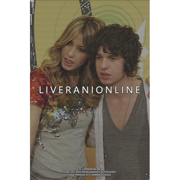 ELENA SANTARELLI - LUKE PRITCHARD ( cantante del gruppo inglese THE KOOKS) TRASMISSIONE: \' TRL LIVE@MTV\' FOTO ANTONIO SORANO - AG. ALDO LIVERANI SAS