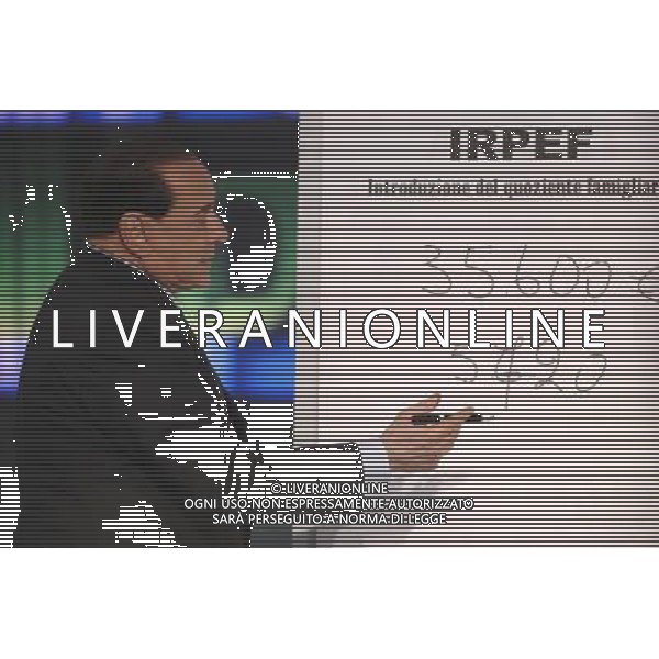 ROMA, 5 MARZO 2008 BERLUSCONI A PORTA A PORTA NELLA FOTO: SILVIO BERLUSCONI SPIEGA IL PROGRAMMA ALLA LAVAGNA AG ALDO LIVERANI