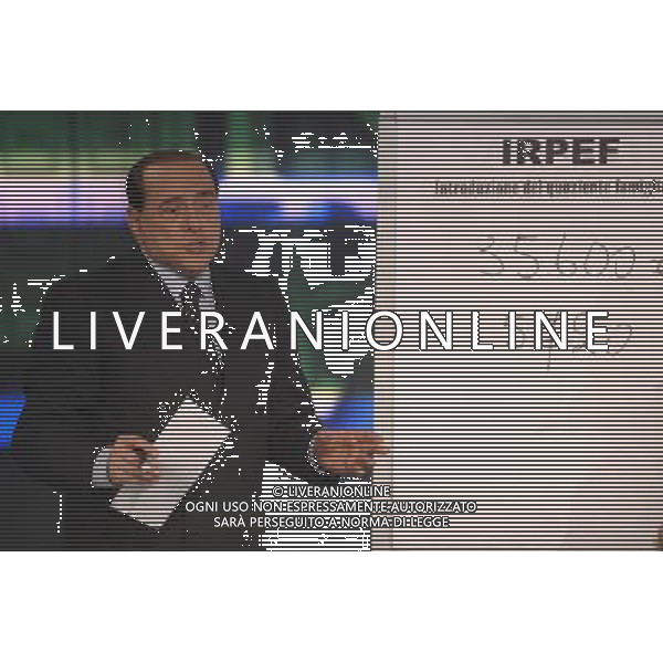 ROMA, 5 MARZO 2008 BERLUSCONI A PORTA A PORTA NELLA FOTO: SILVIO BERLUSCONI SPIEGA IL PROGRAMMA ALLA LAVAGNA AG ALDO LIVERANI