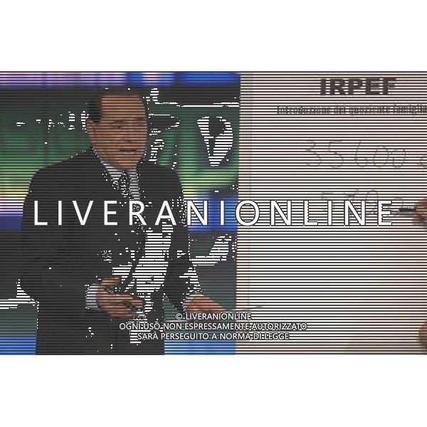 ROMA, 5 MARZO 2008 BERLUSCONI A PORTA A PORTA NELLA FOTO: SILVIO BERLUSCONI SPIEGA IL PROGRAMMA ALLA LAVAGNA AG ALDO LIVERANI