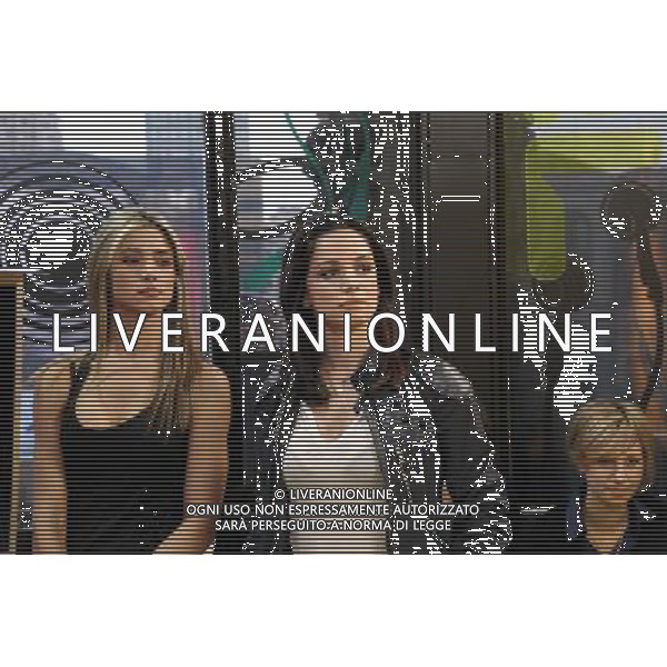 ANDREA DELOGU (mora) e BARBARA CLARA (bionda) componenti del gruppo musicale \'CINEMA 2\' - TRASMISSIONE TV: \' TRL LIVE@MTV\' FOTO ANTONIO SORANO - AG. ALDO LIVERANI sas 