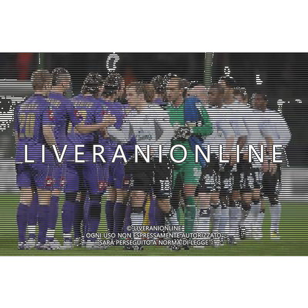 Coppa UEFA 2007/2008 Ottavi di Finale Andata Firenze - 06.03.2008 Fiorentina-Everton Nella Foto: stretta di mano nel prepartita fra le due squadre Fiorentina-Everton /Ph.Vitez-Ag. Aldo Liverani