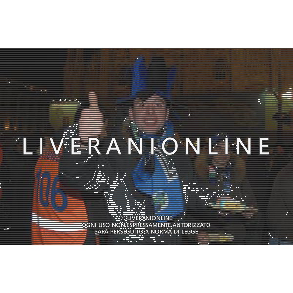 milano piazza duomo 8/3/2008 taglio della torta e distribuzione ai tifosi per i cento anni dell\' inter foto mario romano/ag aldo liverani