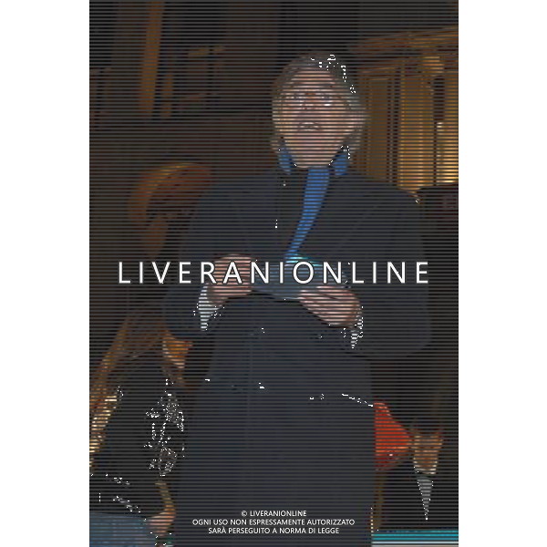 milano piazza duomo 8/3/2008 taglio della torta e distribuzione ai tifosi per i cento anni dell\' inter foto mario romano/ag aldo liverani