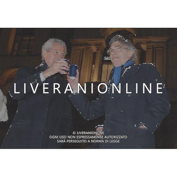 milano piazza duomo 8/3/2008 taglio della torta e distribuzione ai tifosi per i cento anni dell\' inter foto mario romano/ag aldo liverani