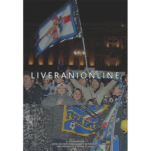 milano piazza duomo 8/3/2008 taglio della torta e distribuzione ai tifosi per i cento anni dell\' inter foto mario romano/ag aldo liverani