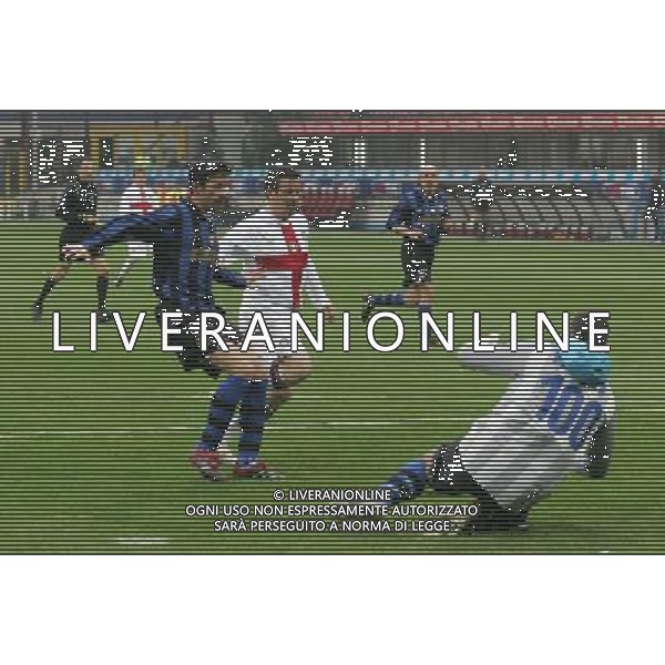 MILANO 9/3/2008 STADIO MEAZZA PARTITA TRA VECCHIE GLORIE PER FESTEGGIOARE I CENTO ANNI DELL\' INTER NELLA FOTO PARATA DI PAGLIUCA FOTO MARIO ROMANO/AG ALDO LIVERANI