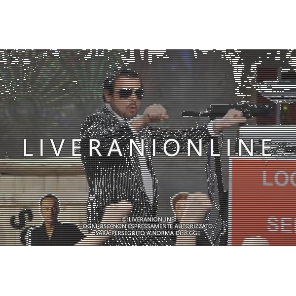 DJ ANGELO NEI PANNI DI \'ARIEDO QUADRELLI\' MILANO 10-03-08 PRIMA PUNTATA DI\'SCORIE\' FOTO ANTONIO SORANO/AG ALDO LIVERANI SAS