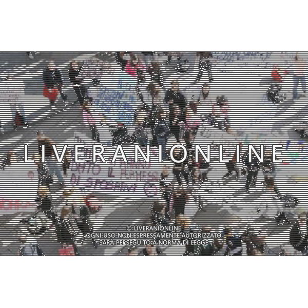 FANS DEL GRUPPO \' SONOHRA\' DURANTE LA TRASMISSIONE: \' TRL LIVE@MTV\' FOTO ANTONIO SORANO - AG. ALDO LIVERANI sas