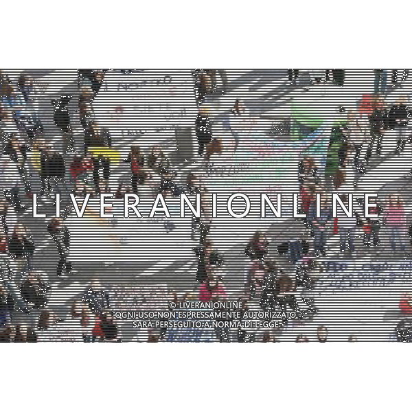 FANS DEL GRUPPO \' SONOHRA\' DURANTE LA TRASMISSIONE: \' TRL LIVE@MTV\' FOTO ANTONIO SORANO - AG. ALDO LIVERANI sas