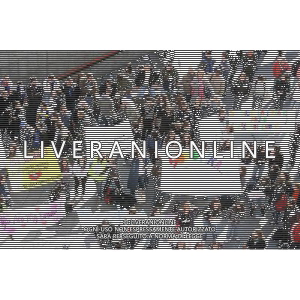 FANS DEL GRUPPO \' SONOHRA\' DURANTE LA TRASMISSIONE: \' TRL LIVE@MTV\' FOTO ANTONIO SORANO - AG. ALDO LIVERANI sas