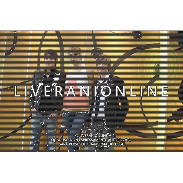ELENA SANTARELLI ED IL GRUPPO DEI \' SONOHRA\' ( LUCA E DIEGO FAINELLO) OSPITI ALLA TRASMISSIONE: \' TRL LIVE@MTV\' FOTO ANTONIO SORANO - AG. ALDO LIVERANI sas
