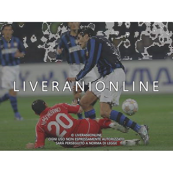 Inter - Liverpool Champions League ottavi di finale di ritorno 11/03/2008 nella foto julio cruz e mascherano ph luzzani/Ag. Aldo Liverani sas