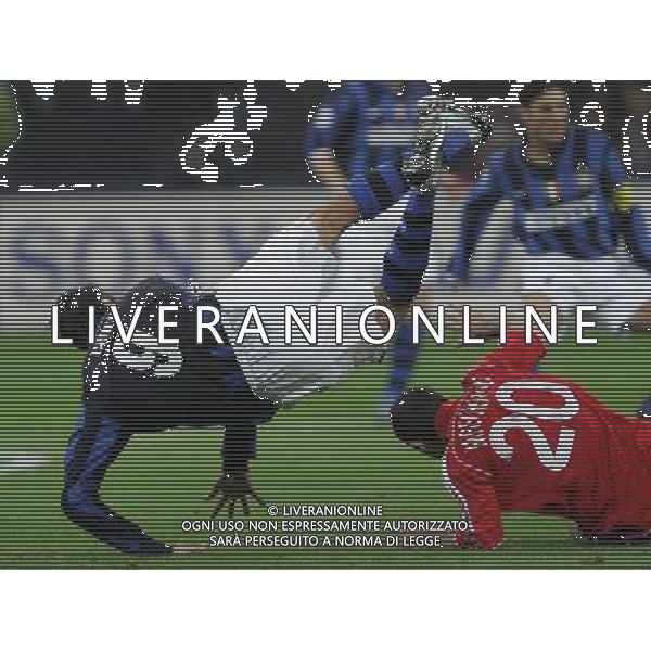 Inter - Liverpool Champions League ottavi di finale di ritorno 11/03/2008 nella foto julio cruz e mascherano ph luzzani/Ag. Aldo Liverani sas