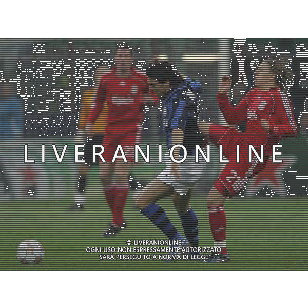 Inter - Liverpool Champions League ottavi di finale di ritorno 11/03/2008 nella foto il fallo dell\'espulsione di burdisso su lucas leiva (doppia ammonizione) ph luzzani/Ag. Aldo Liverani sas