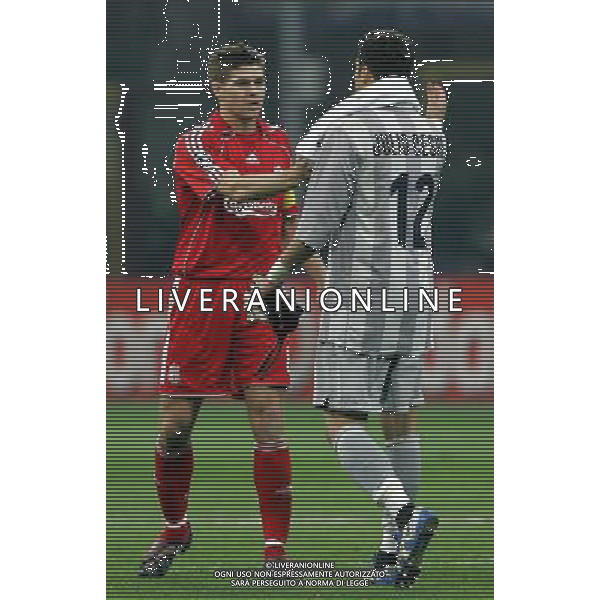 Inter - Liverpool champions league ottavi di finale di ritorno 11/03/2008 nella foto steven gerrard e julio cesar a fine gara ph luzzani/Ag. Aldo Liverani sas