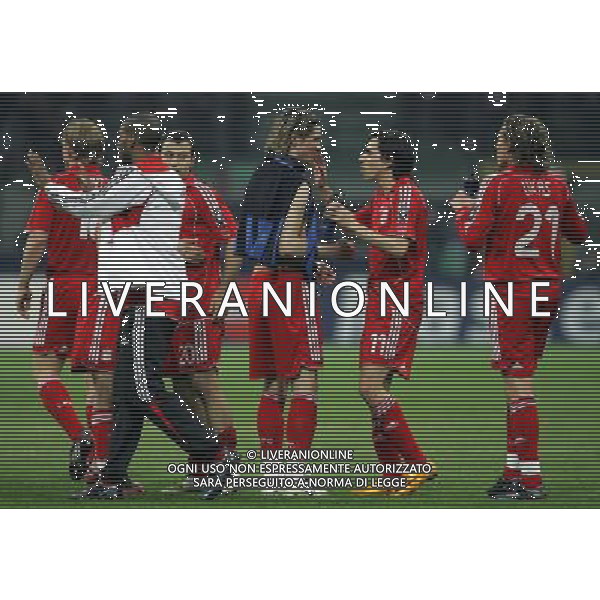 Inter - Liverpool champions league ottavi di finale di ritorno 11/03/2008 nella foto i giocatori del liverpool a fine gara ph luzzani/Ag. Aldo Liverani sas
