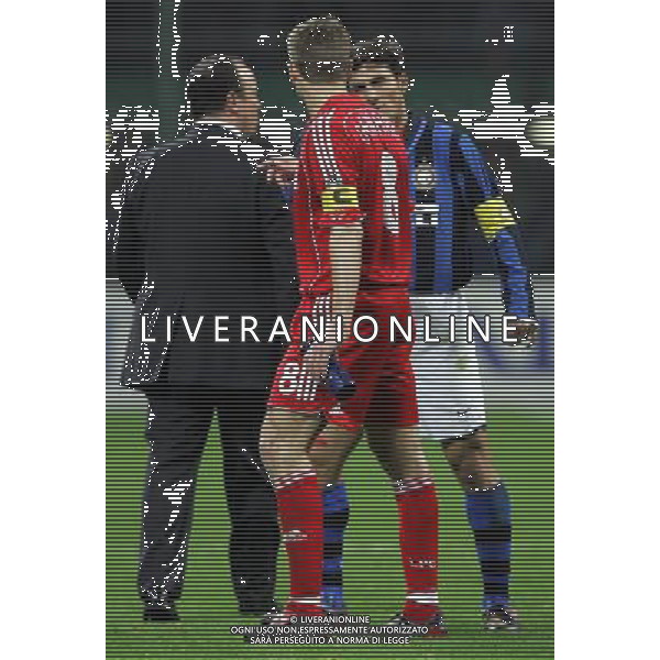 Inter - Liverpool champions league ottavi di finale di ritorno 11/03/2008 nella foto steven gerrard, javier zanetti e rafael benitez a fine gara ph luzzani/Ag. Aldo Liverani sas