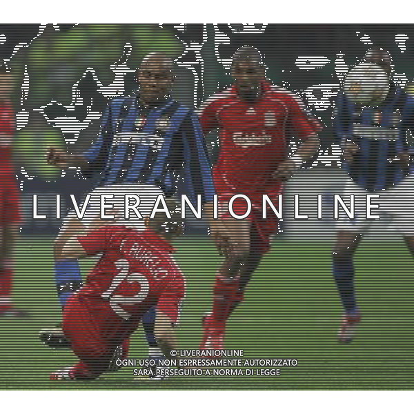 Milano 11-03-2008 champions league 2007/08 inter-liverpool 0:1 nella foto maicon e fabio aurelio ph marco luzzani/ag aldo liverani s.a.s.