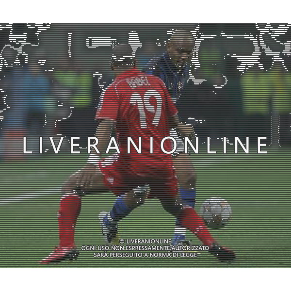 Milano 11-03-2008 champions league 2007/08 inter-liverpool 0:1 nella foto maicon e ryan babel ph marco luzzani/ag aldo liverani s.a.s.