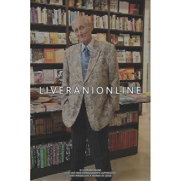 EVGENIJ EVTUSHENKO MILANO, 18/03/2008 - MONDADORI MULTICENTER EVGENIJ EVTUSHENKO INCONTRA IL PUBBLICO NELL\'AMBITO DELL\'INIZIATIVA \' MILANO PER LO SPETTACOLO\' E PRESENTA IL LIBRO: NEL PAESE DI COME SE\' FOTO ANTONIO SORANO - AG. ALDO LIVERANI SAS