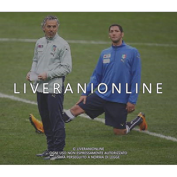 Foto Aldo Liverani/Luca Ghidoni Milano 24/03/2008 Raduno della nazionale italiana di calcio Nella foto Roberto Donadoni e sullo sfondo Marco Materazzi AG ALDO LIVERANI