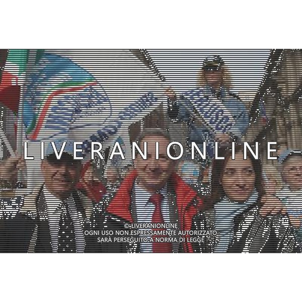 MILANO 31 MARZO 2008 MANIFESTAZIONE DEL PARTITO PENSIONATI CON CARLO FATUZZO E CANDIDATO PREMIER PDL SILVIO BERLUSCONI. NELLA FOTO: CARLO FATUZZO CON LA FIGLIA CRISTINA PH FRANKY-AG ALDO LIVERANI