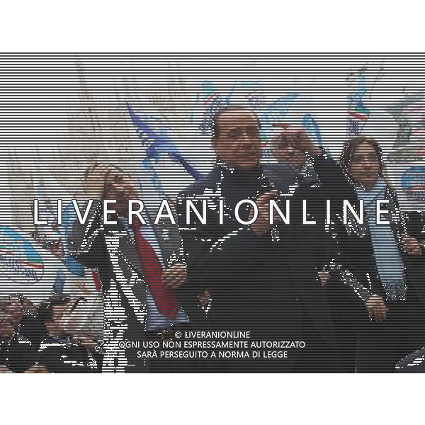 MILANO 31 MARZO 2008 MANIFESTAZIONE DEL PARTITO PENSIONATI CON CARLO FATUZZO E CANDIDATO PREMIER PDL SILVIO BERLUSCONI. NELLA FOTO: CARLO FATUZZO SILVIO BERLUSCONI PH FRANKY-AG ALDO LIVERANI